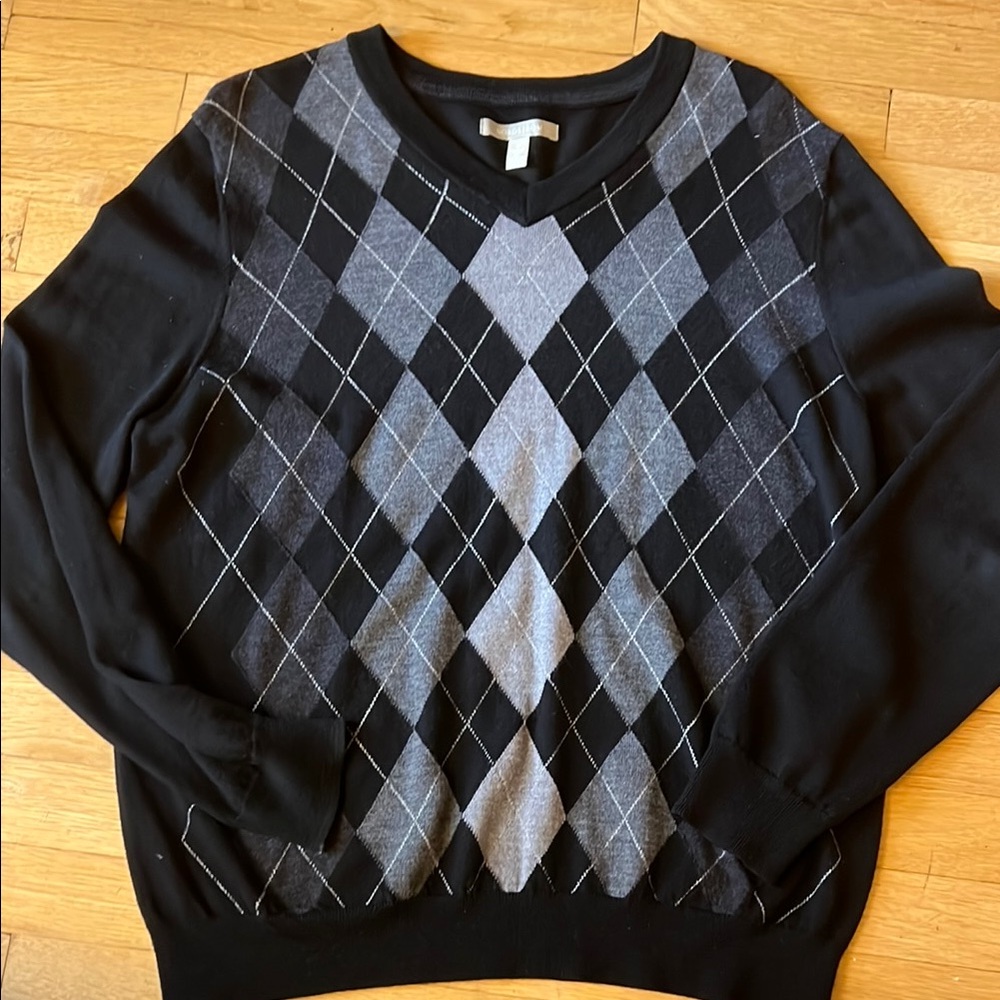 Nordstrom Black and Gray V-Neck Argyle Sweater 100% extra fine merino